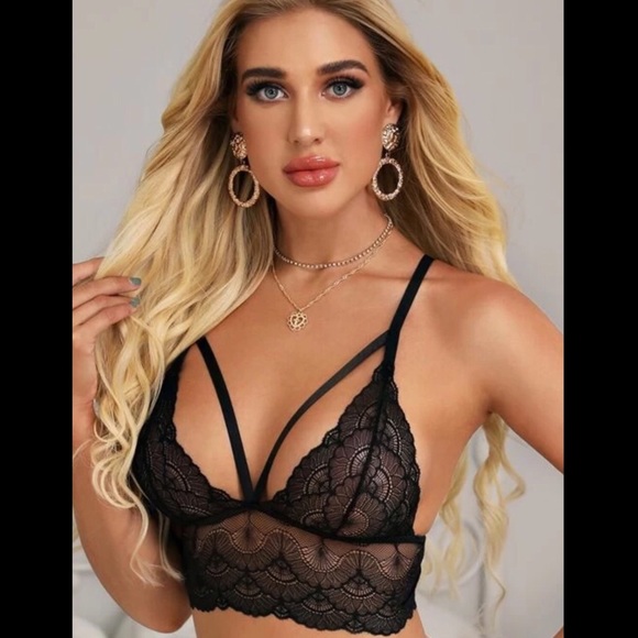 Black, Floral Lace Brallete - Picture 3 of 5